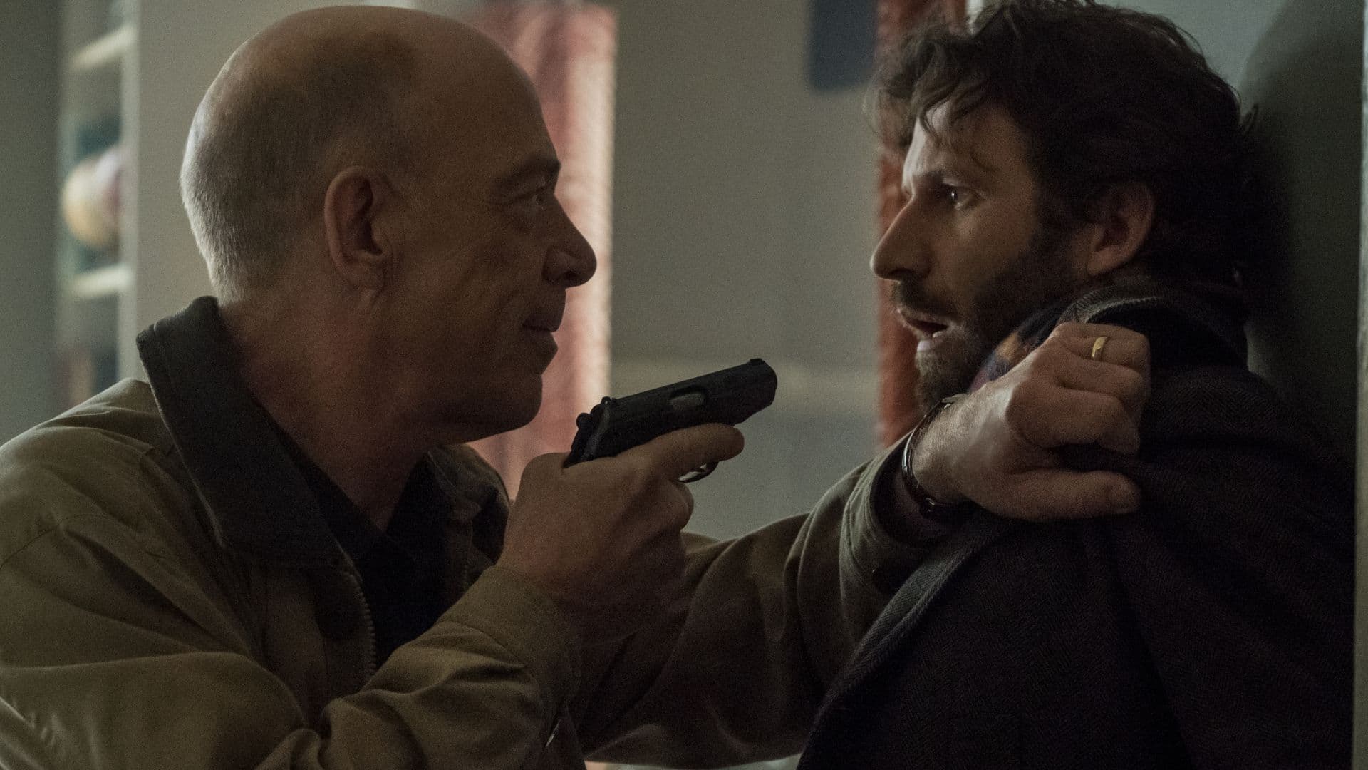 Howard personagem principal de Contraparte.