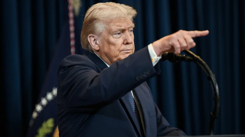 Trump falando, presidente trouxe pena de morte por fuzilamento de volta.