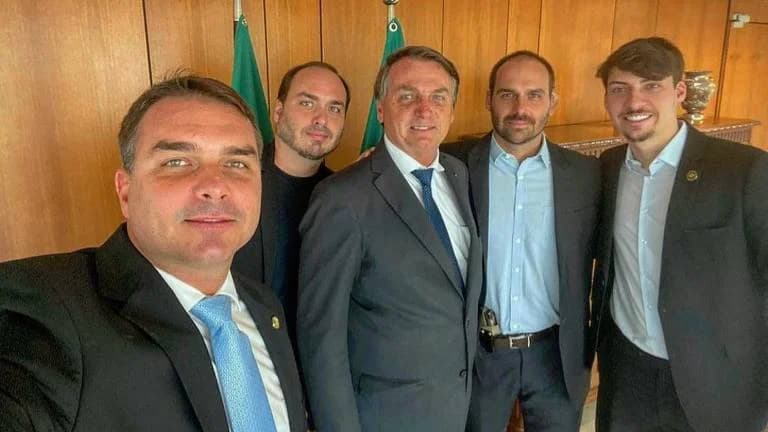 Bolsonaro pede a Moraes para ver filhos no Dia dos pais