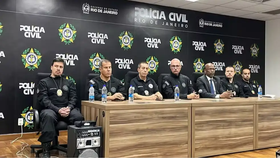 Policiais civis falando sobre operação Red Legacy na qual dois policiais foram presos por venderem informações