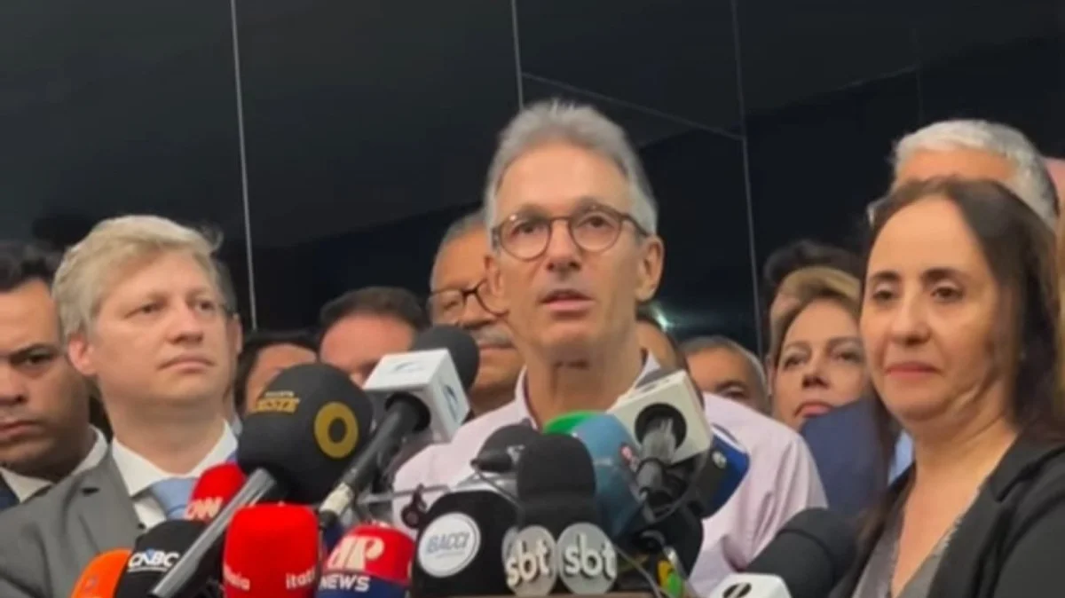 Romeu Zema e membros do partido novo protocolam impeachment de Moraes