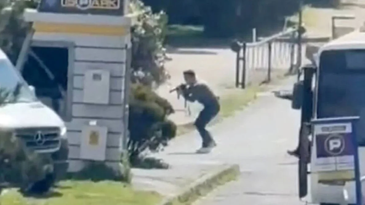 Imagem do atentado terrorista que mirou o consulado de israel na Turquia.