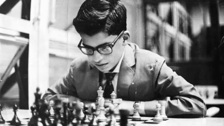 Mequinho, jogador de xadrez que largou os tabuleiros por causa de uma doença grave, mas que encontrou forças no cristianismo