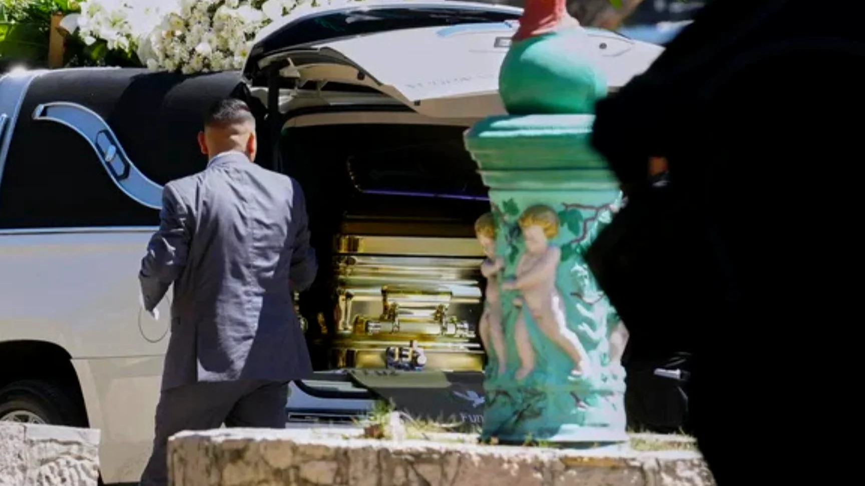 Funeral de El Mencho teve caixão dourado