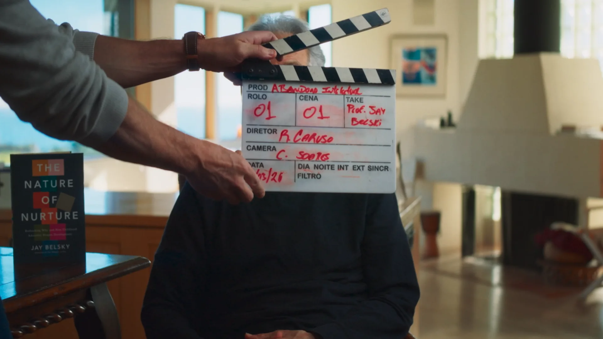 Bastidores de gravação com Jay Belsky durante produção do documentário Pedagogia do Abandono.