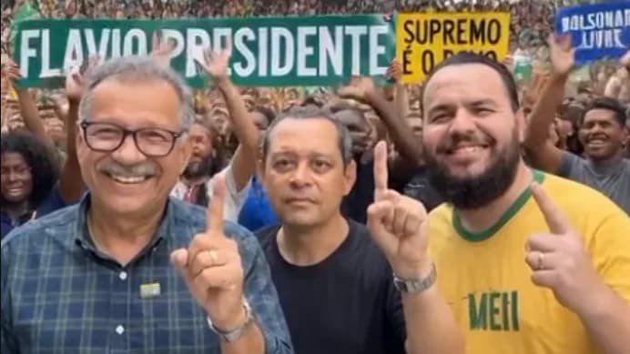 Grupo conservador impede protesto de esquerda no 1º de maio 