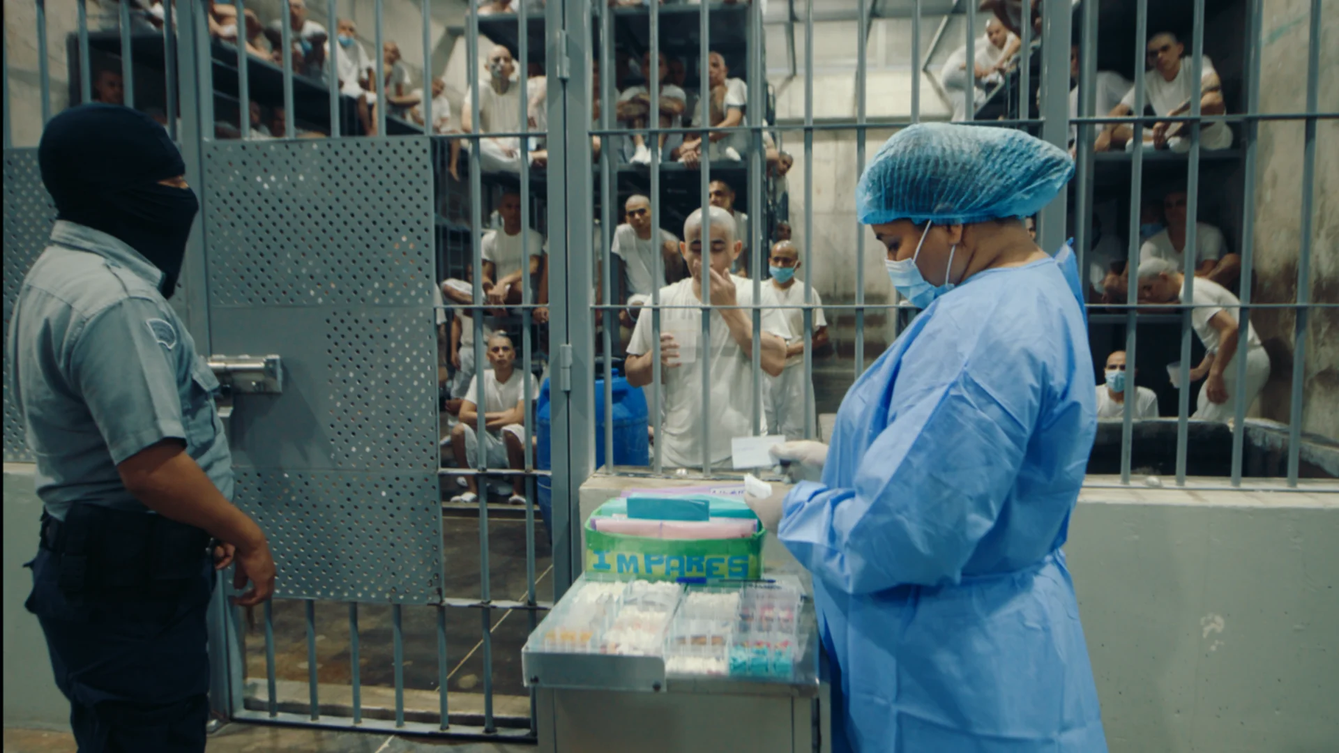 A equipe da Brasil Paralelo filmou dentro do maior presídio do país.