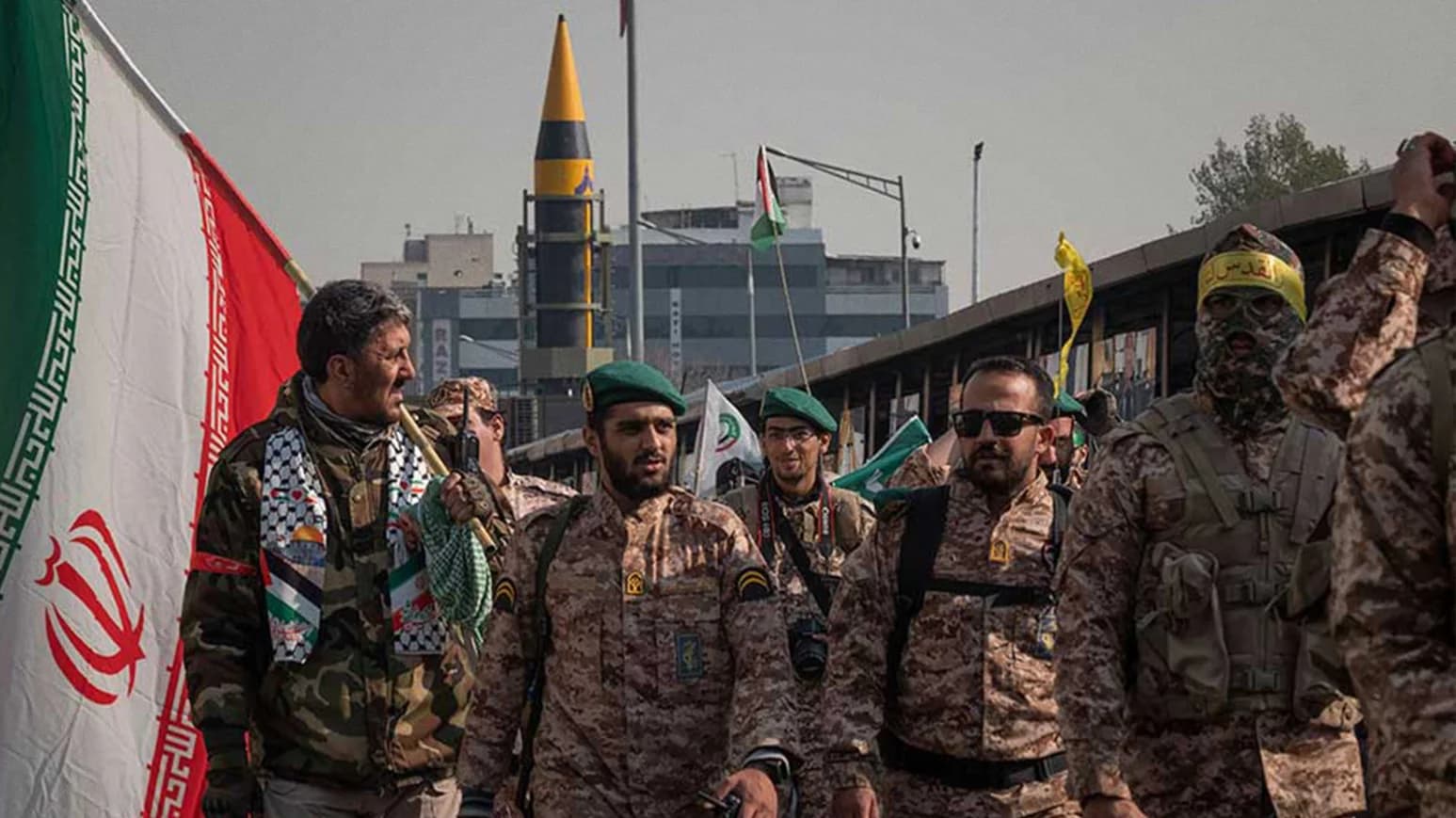 Membros da força de segurança iraniana