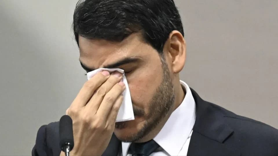 Jorge Messias chorando durante sabatina no Congresso