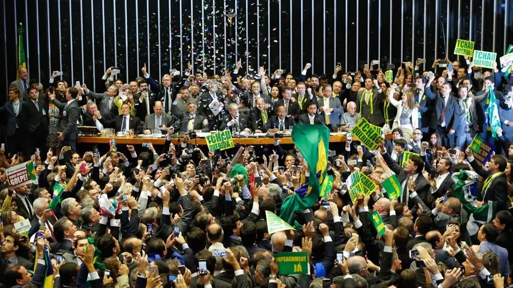 Uma das votações mais sérias da história do Brasil teve até declaração de amor no meio