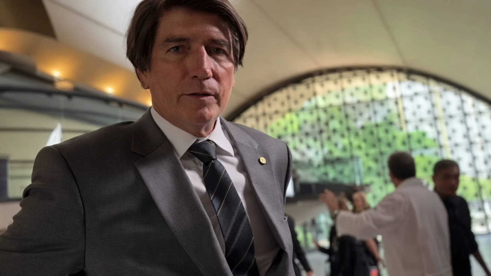Jim Caviezel como Jair Bolsonaro