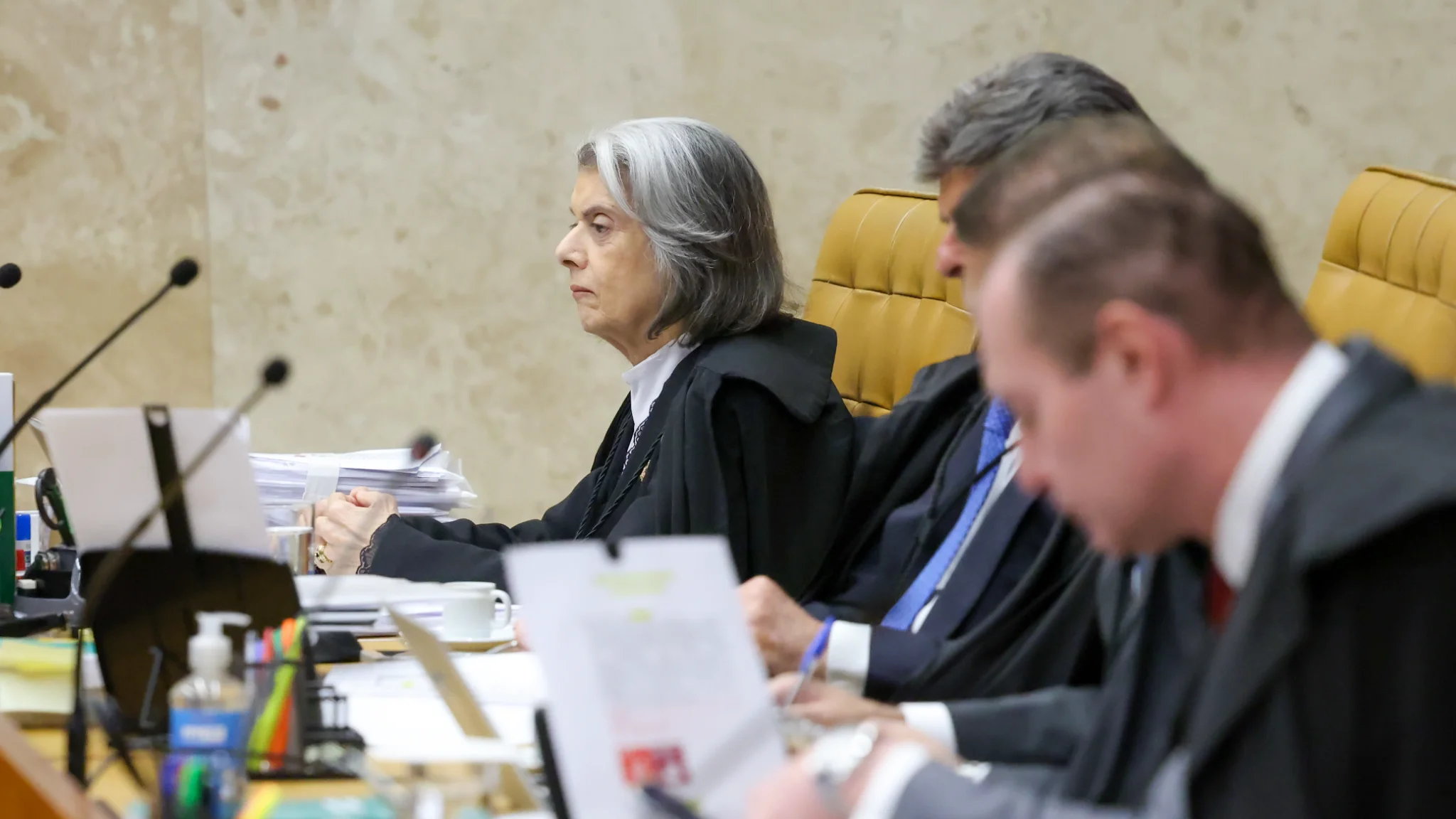 Carmen Lúcia ao lado de Luiz Fux e Zanin
