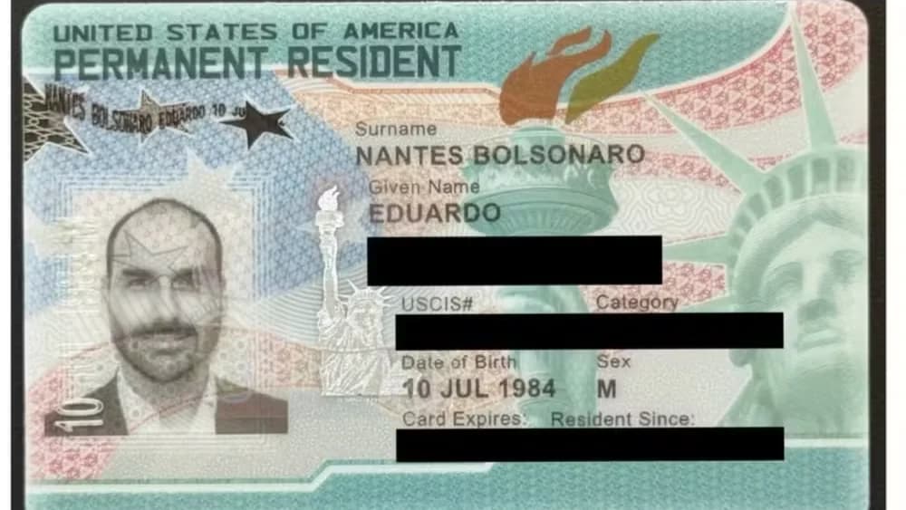 Flávio Bolsonaro ganhou o green card por habilidades extraordinárias