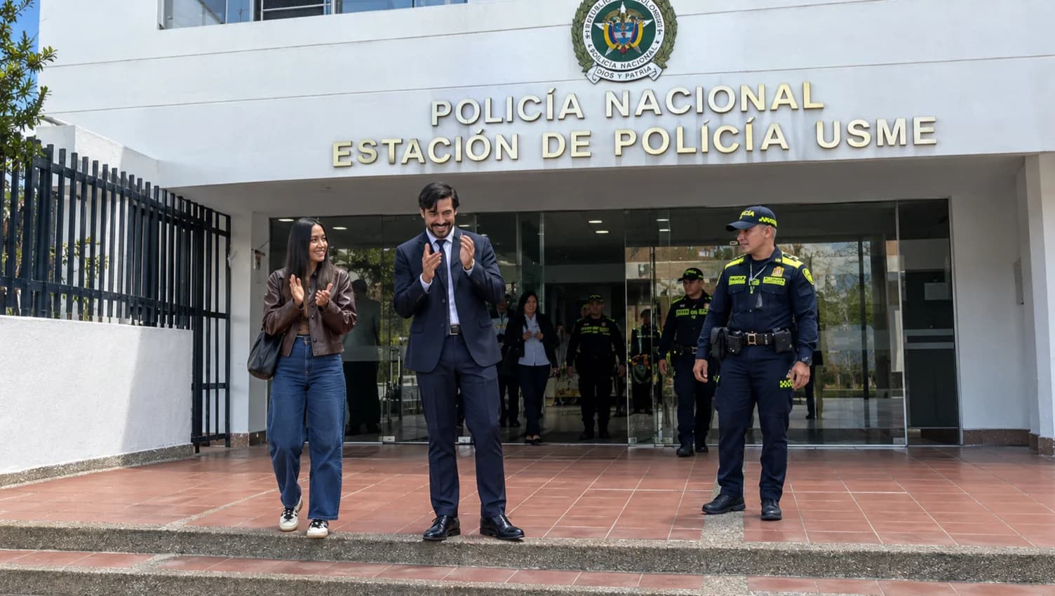 Criador de documentário sobre troca de sexo em crianças é solto após 10 dias de prisão