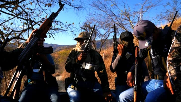 Milicias chamadas de autodefesas que estão lutando contra os traficantes no México