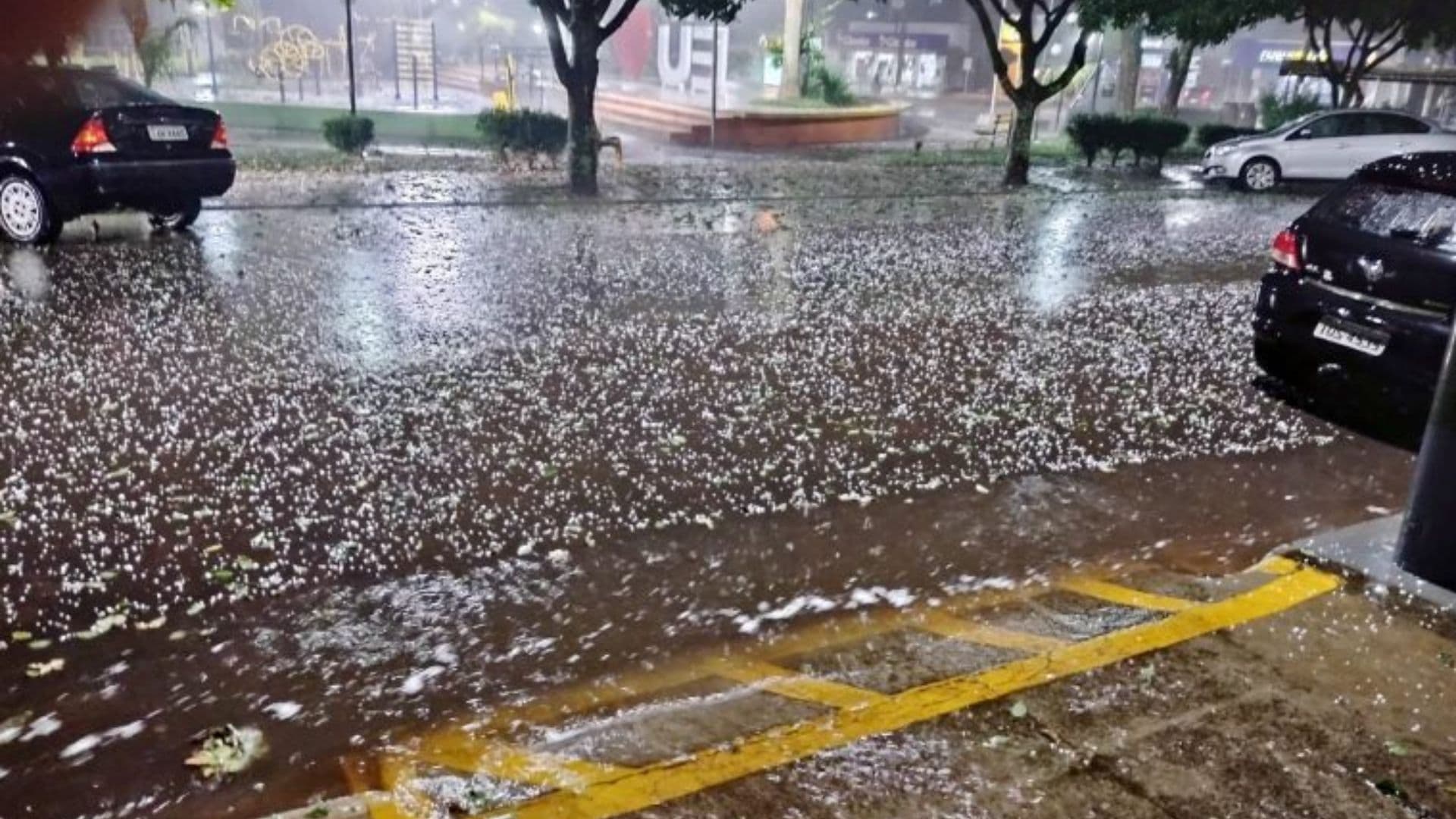 Chuva de granizo cai no RS