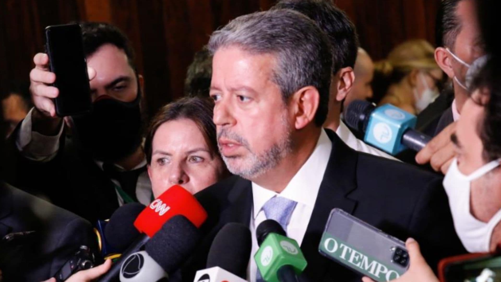 Arthur Lira da entrevista coletiva