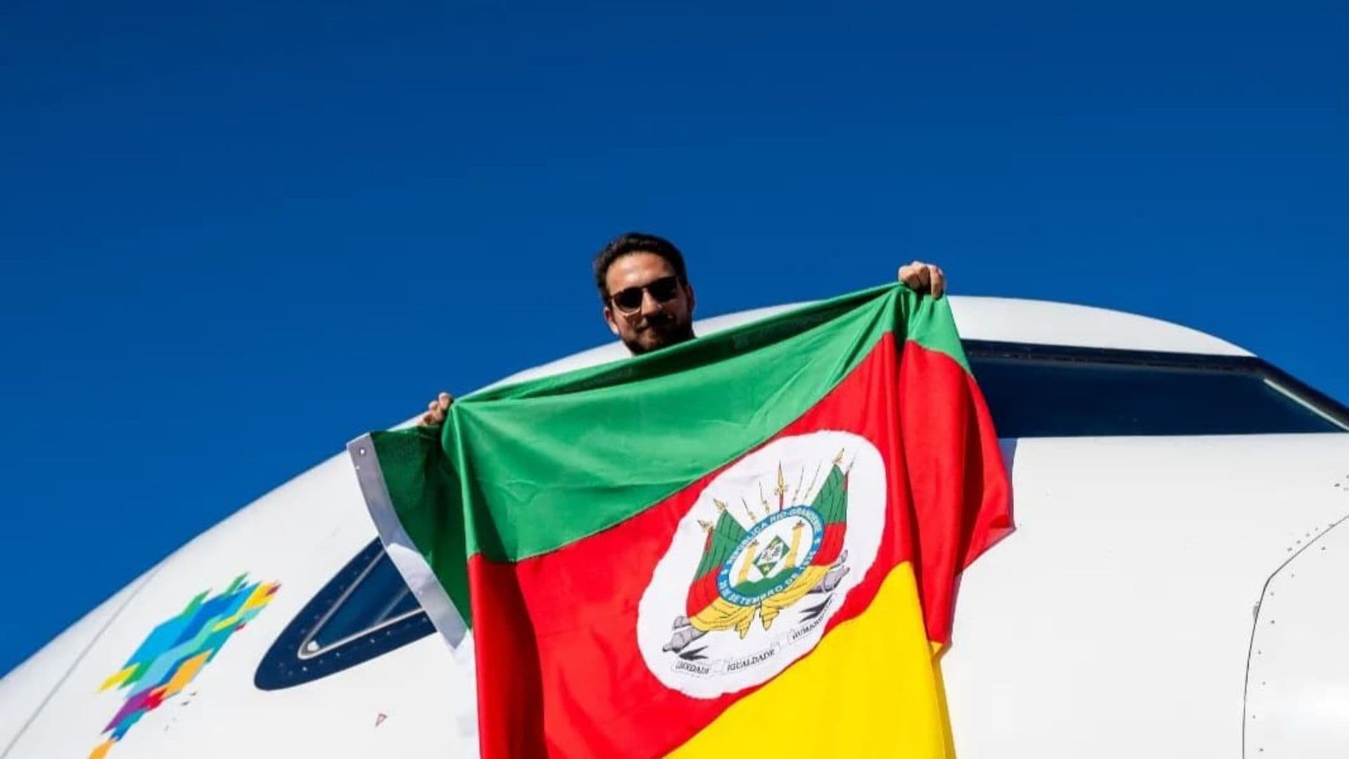 Imagem da primeira aeronave a pousar no aeroporto Salgado Filho, em Porto Alegre, na manhã do dia 21 de setembro.