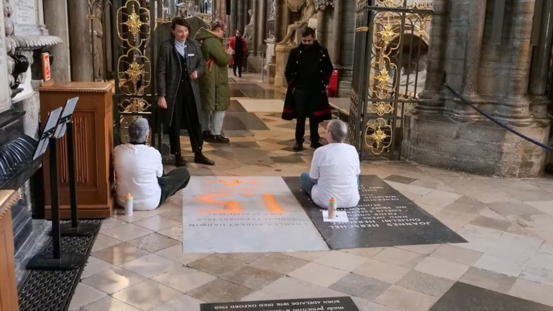 Naturalista ateu morreu em 1882 e era a favor da evolução das espécies. Manifestantes protestam contra o aumento de temperaturas. Veja o vídeo