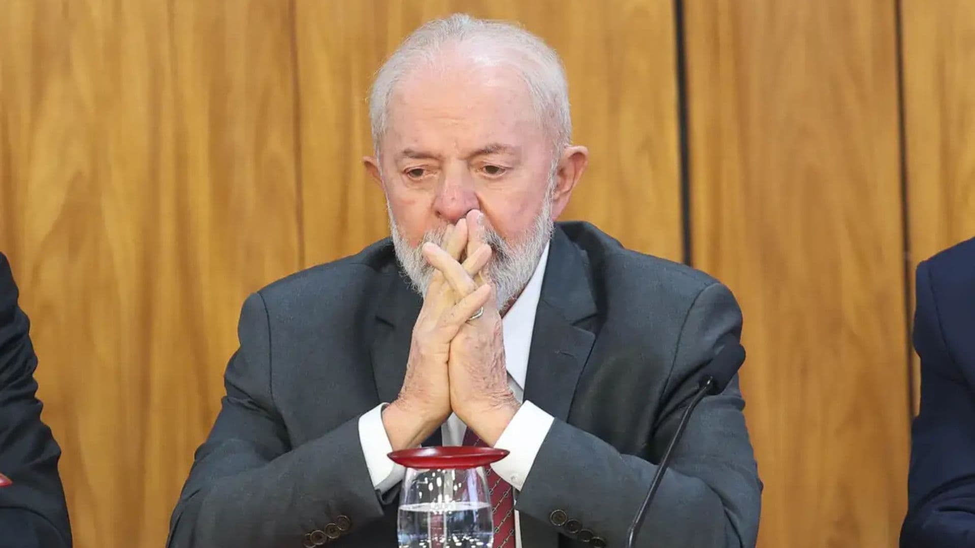 Lula fazendo expressão de preocupação após falar sobre Roberto Campos Neto
