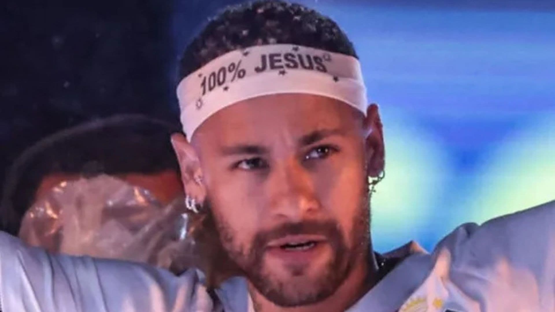 Neymar com faixa 100% Jesus em estreia no Santos.