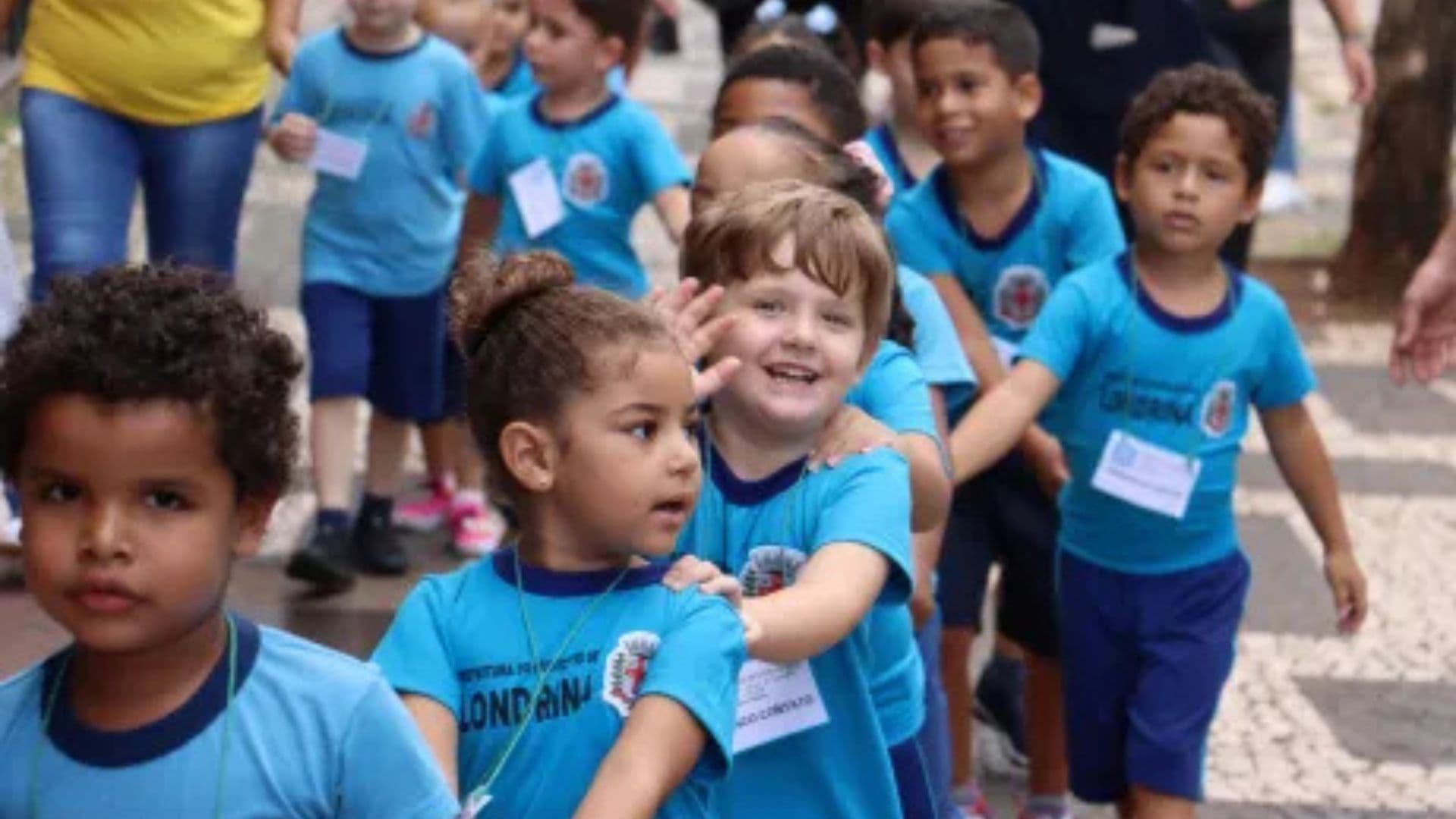 Crianças na escola municipal de Londrina.