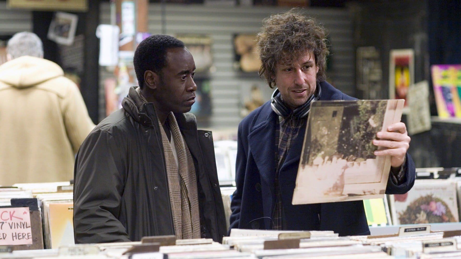 Adam Sandler e Don Cheadle no filme Reine sobre mim