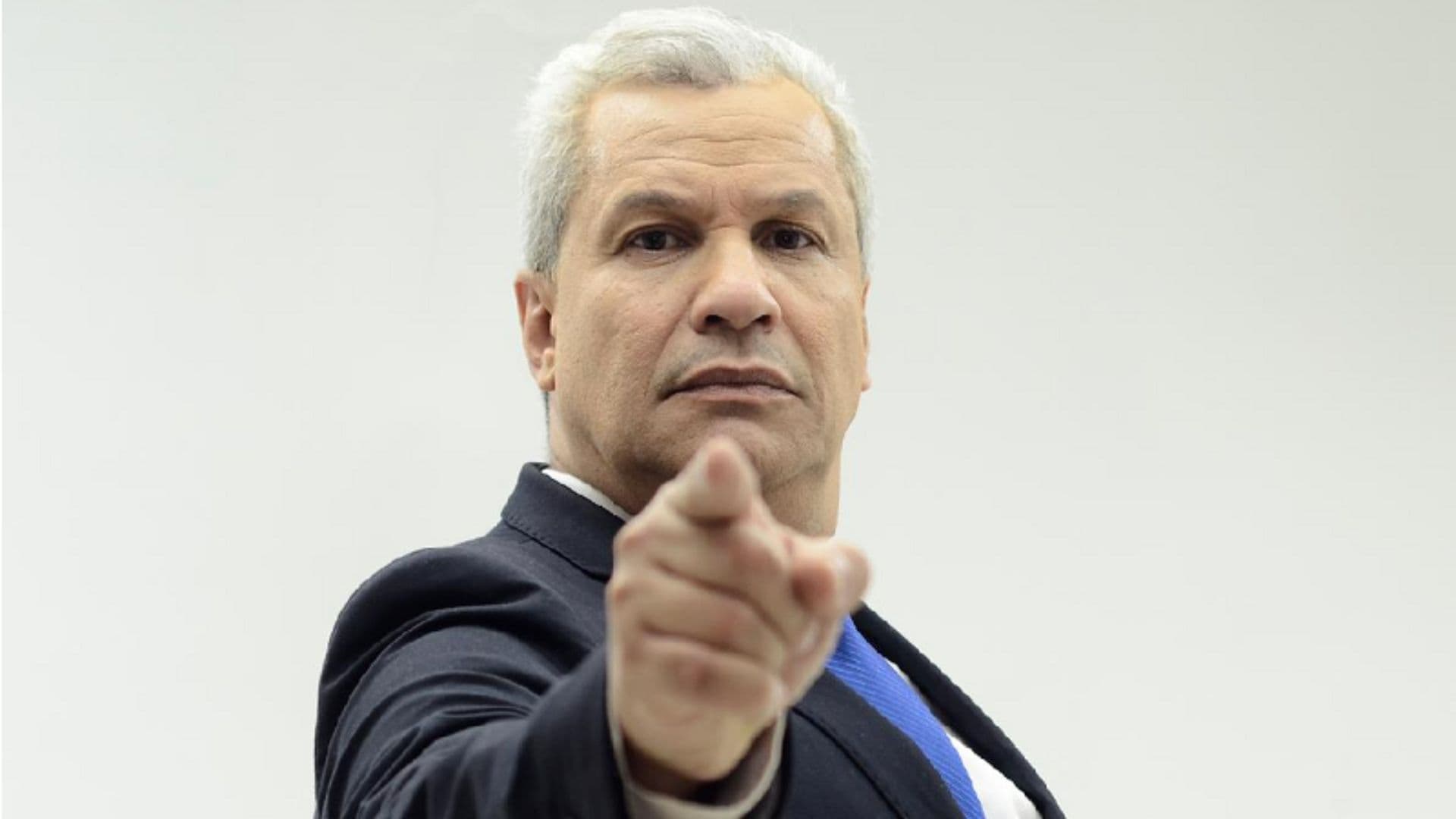 Sikera Jr. apresentador estudou até a sétima série e se tornou uma celebridade.