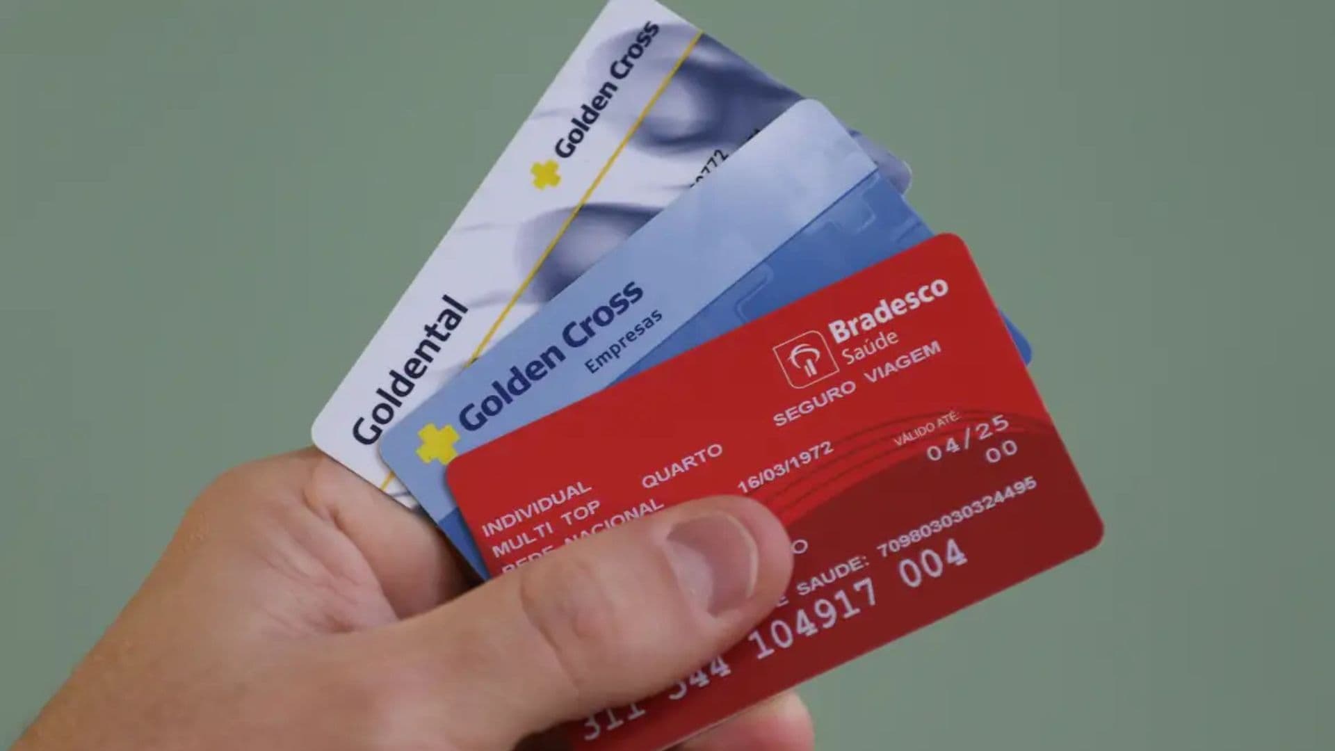 Cartões de planos de saúde.