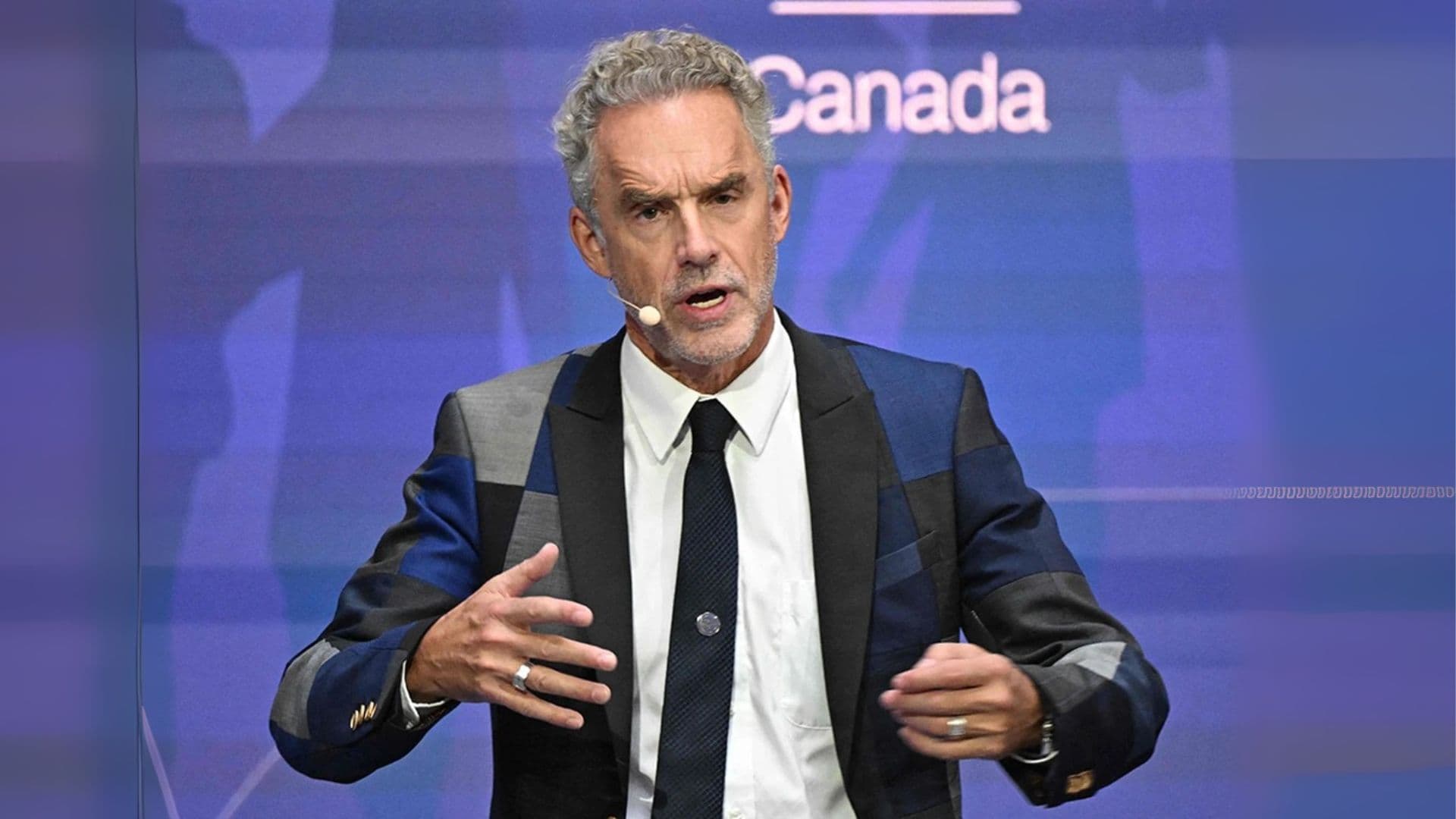 Jordan Peterson: “Olhamos para Carney e não prestamos atenção à política... e então vemos alguém que parece um banqueiro dos anos 1990, quando tudo ia bem no Canadá.”