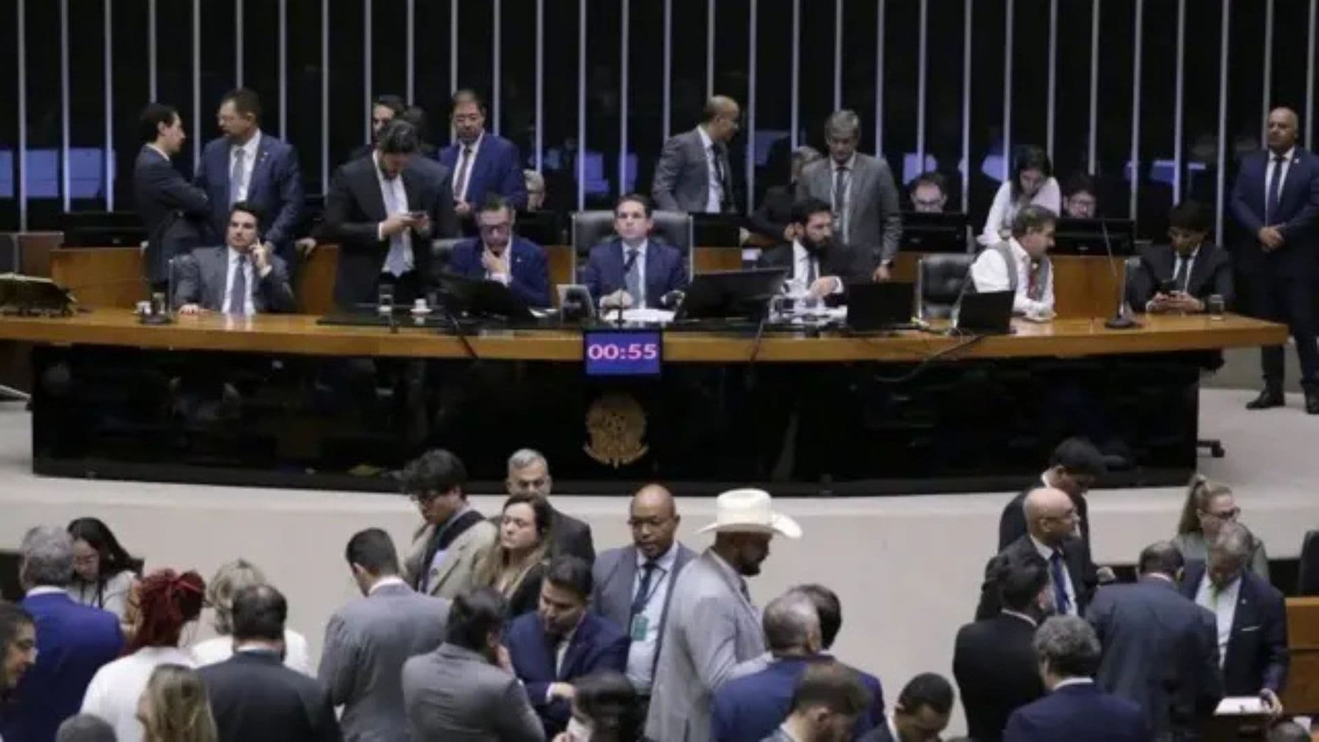 Câmara no momento em que a PEC foi aprovada, projeto altera funcionamento do foro privilegiado, entenda o que é isso.