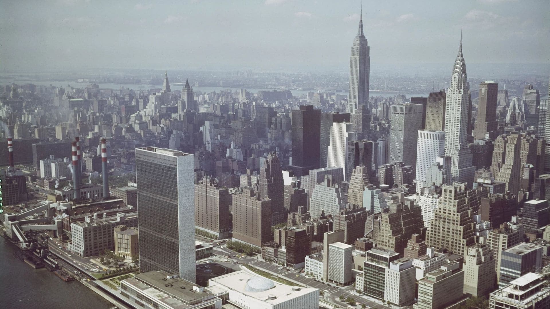 Nações Unidas, vista aérea, c. 1962, transparência. Coleção de fotografias do Departamento de Portos e Comércio. Arquivos Municipais de Nova York.