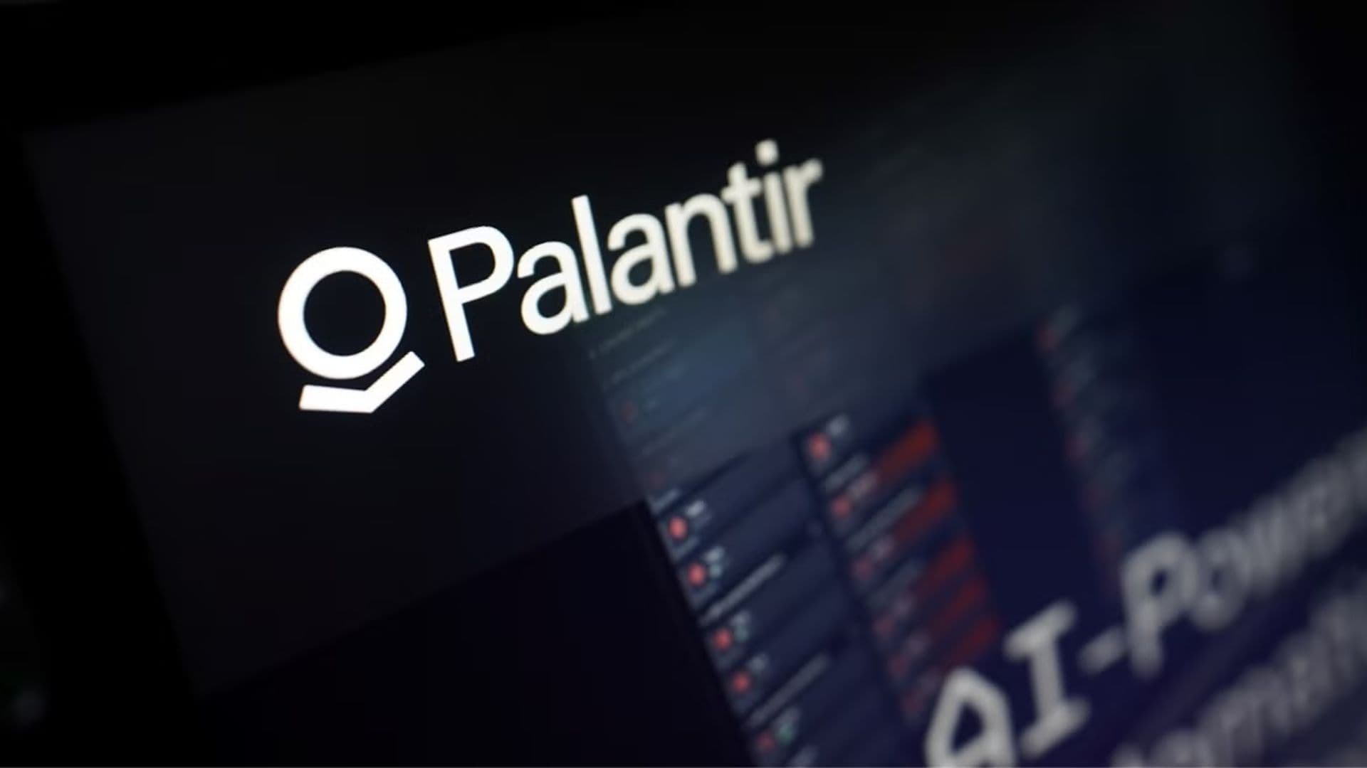 Logo de Palantir mostrada em uma tela de celular