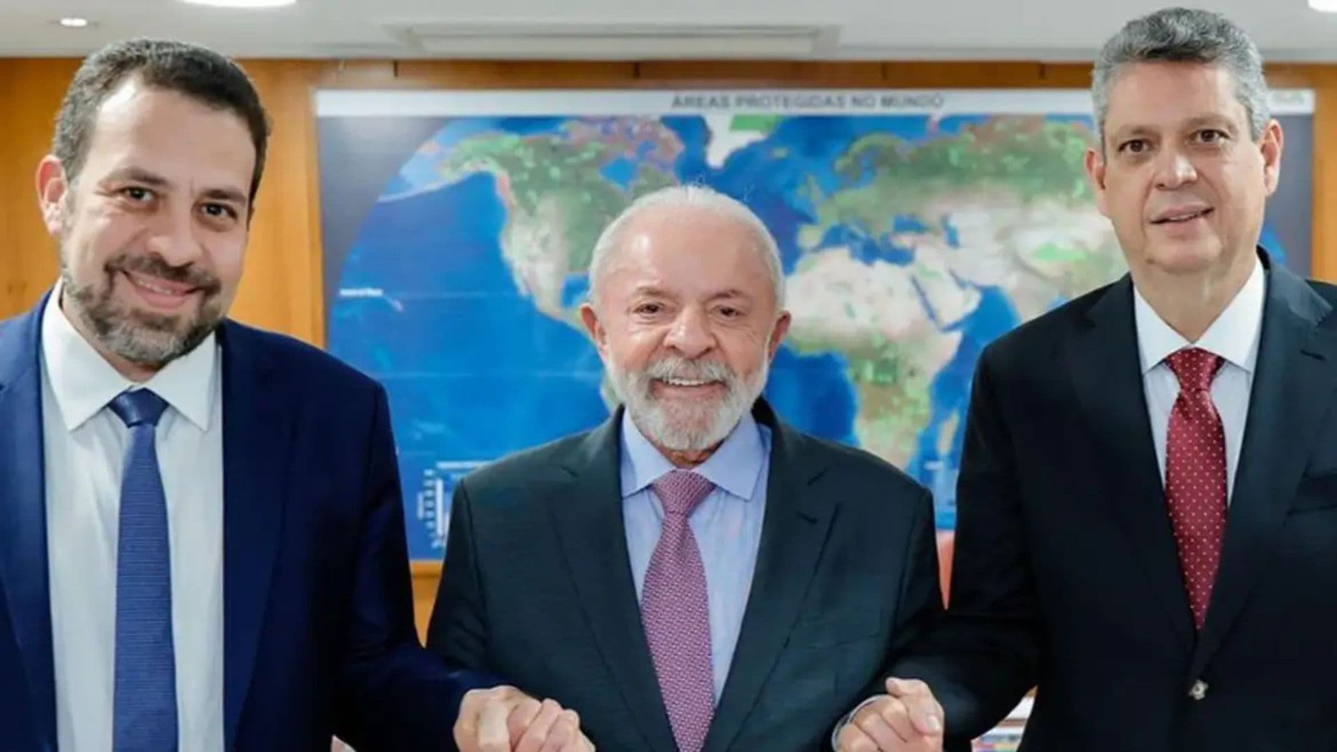 Lula e Boulos após a reunião sobre ministério.