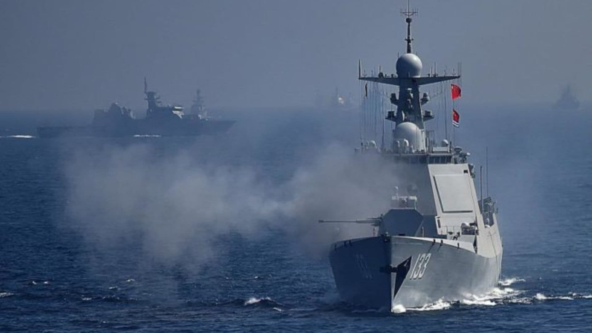 Navio chinês em meio a exercício militar durante tensão com o Japão.