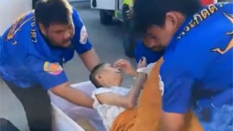 Mulher acorda minutos antes de ser cremada viva após acharem que ela estava morta