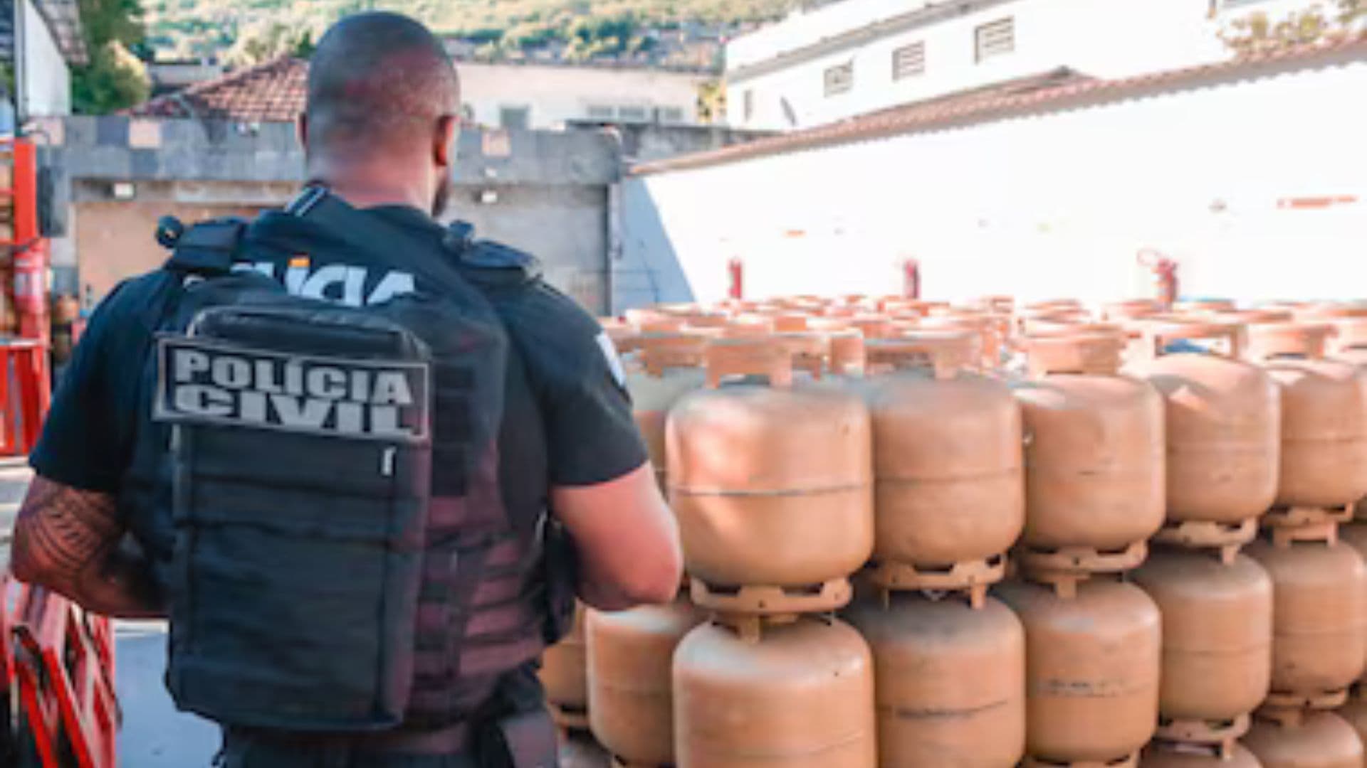 Gás apreendido pela polícia durante operação.