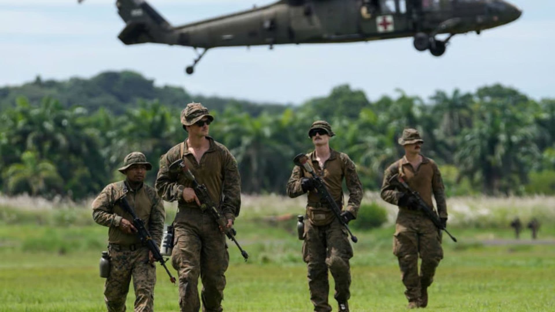 Militares americanos treinando para lutar nas florestas venezuelanas.