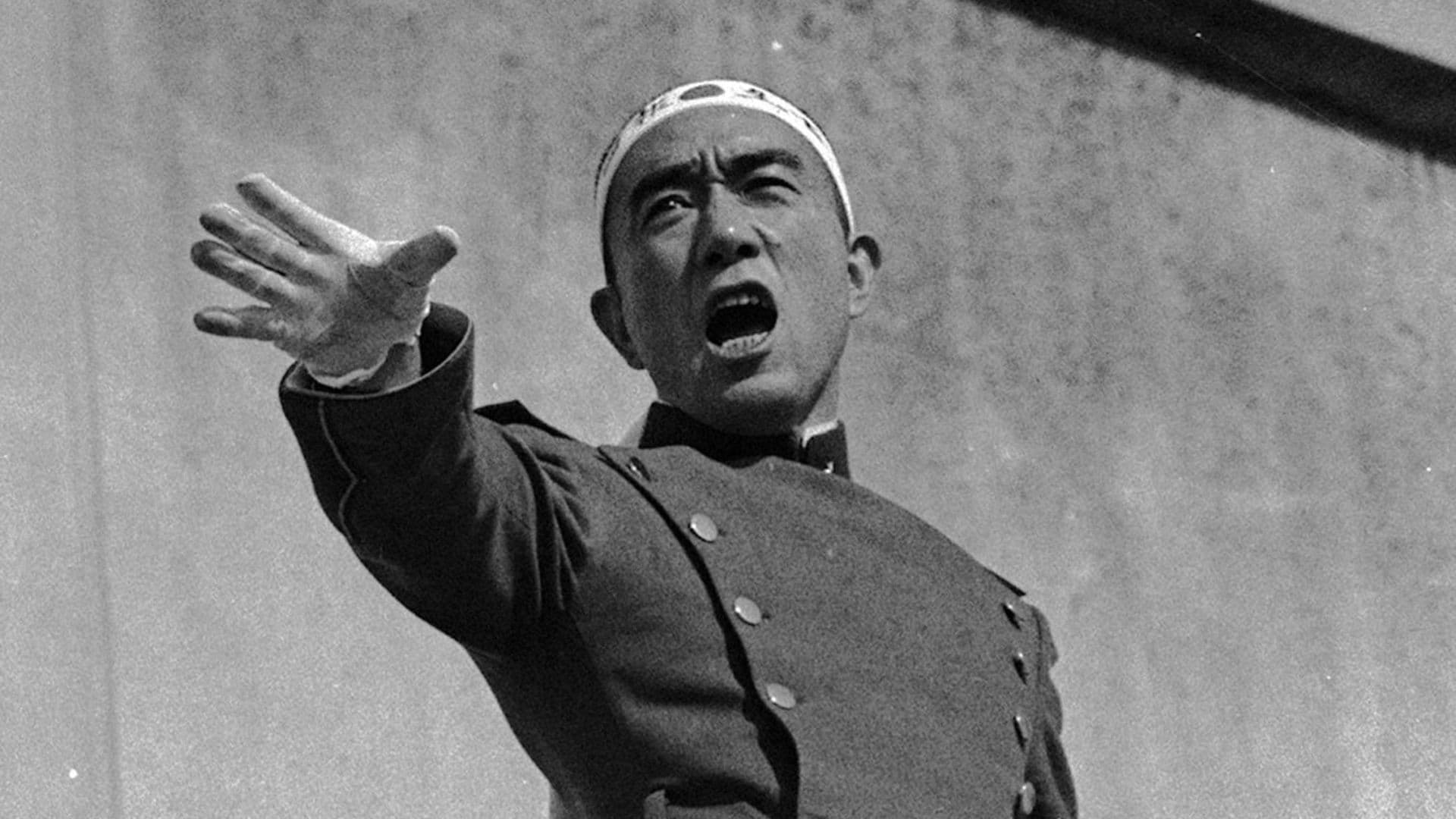 Yukio Mishima discursando aos soldados japoneses
