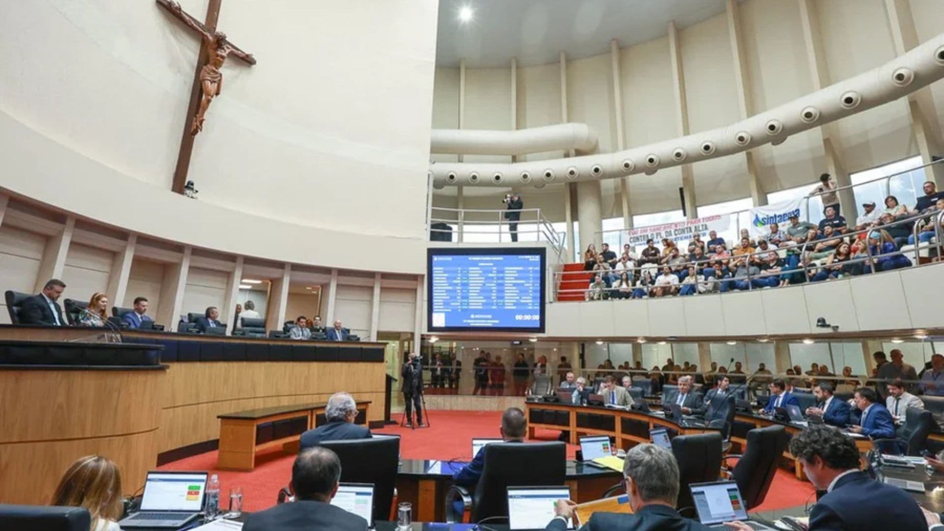 Assembléia de Santa Catarina decidiu acabar com as cotas raciais no estado