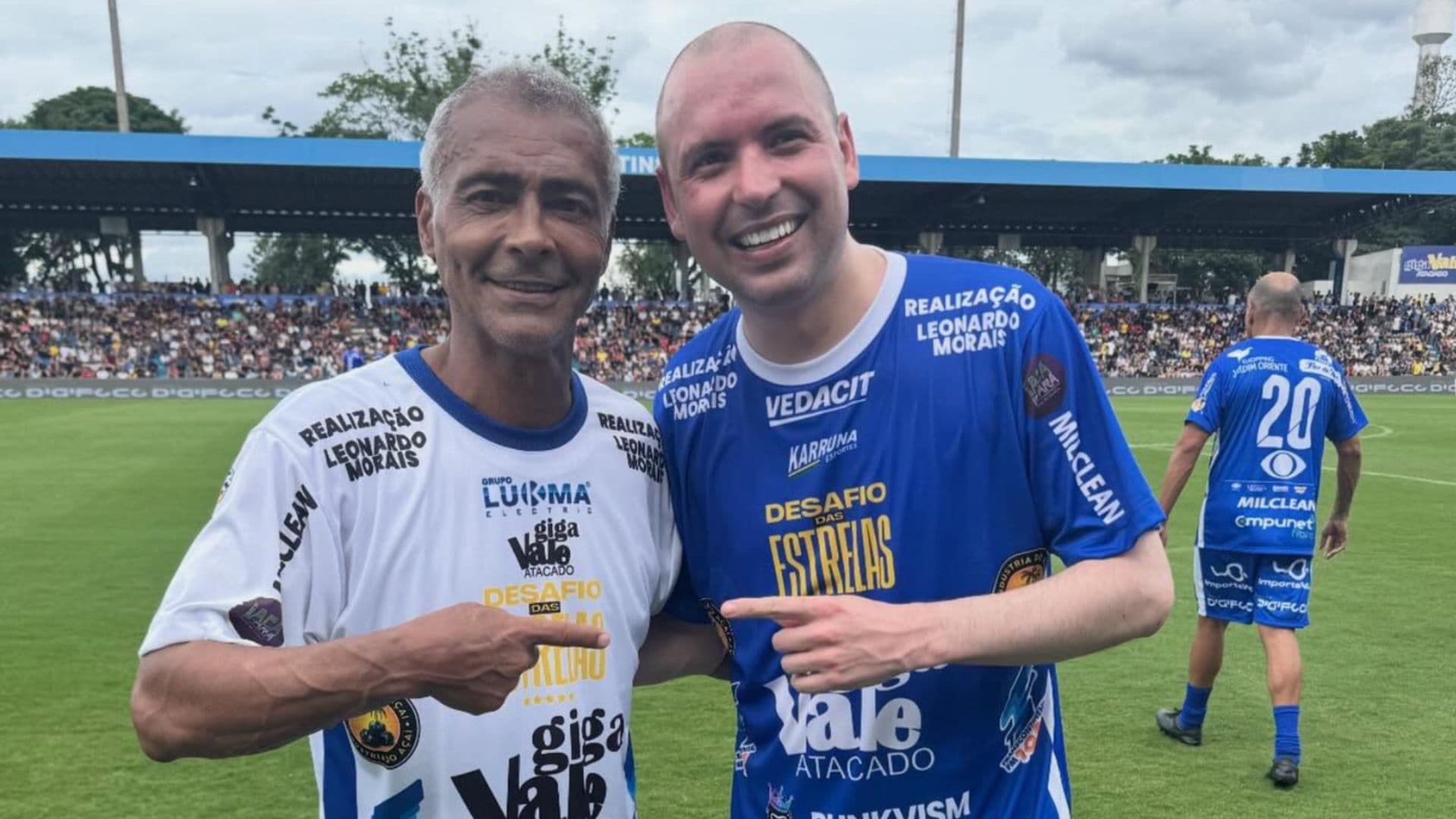 Romário e Frei Gilson jogam partida beneficente de futebol