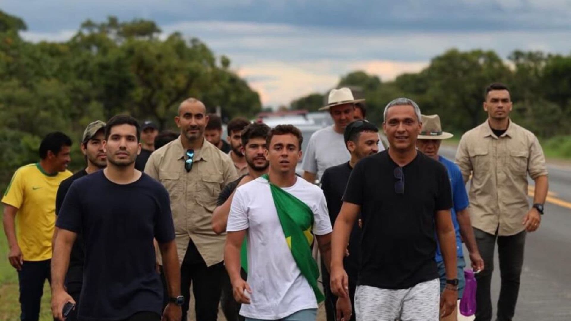 Nikolas Ferreira durante manifestação até brasilia