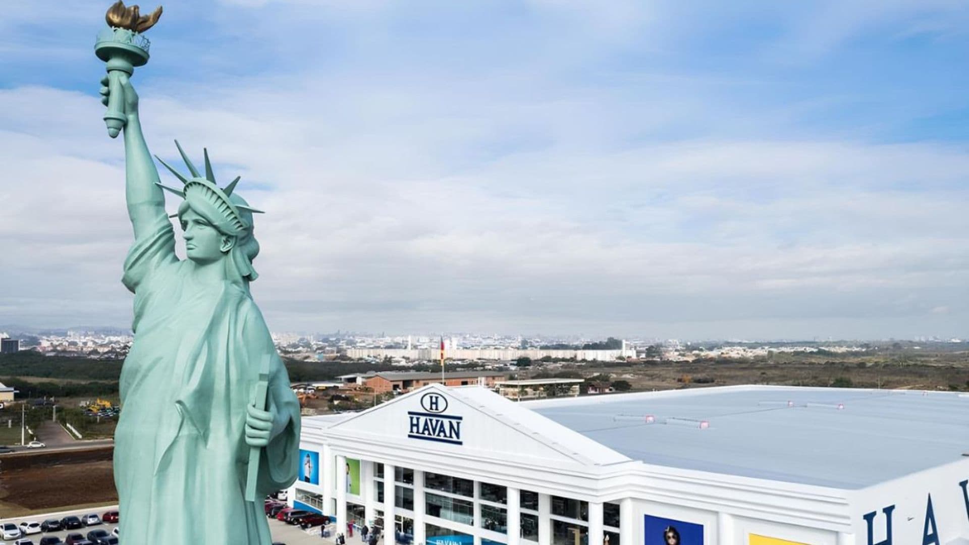 Havan estátua da liberdade contrato milionário com a Globo