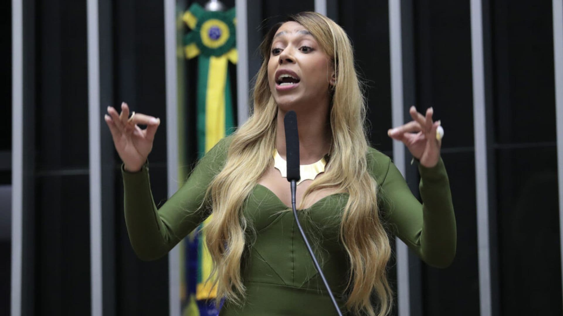 Érika Hilton discursando, trans poderá presidir comissão dfe dirteito das mulheres.
