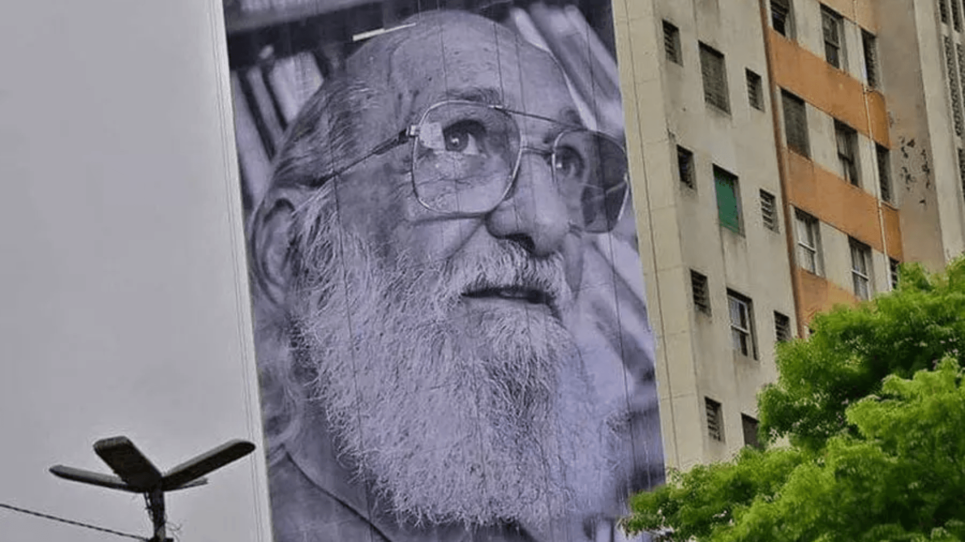 Desconstruindo Paulo Freire