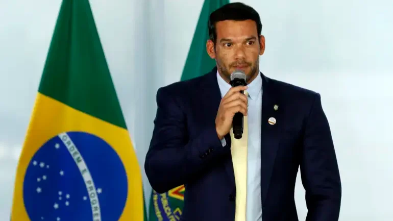 Léo Dias acusa presidente da CBF de levar amante e esposa para Copa do Mundo com tudo pago