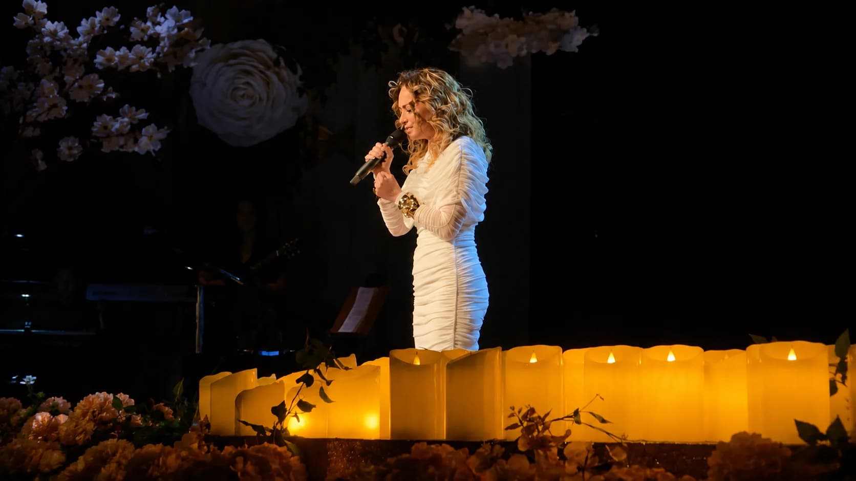 Pastora lésbica faz apresentação em homenagem ao “mês do Orgulho LGBT”