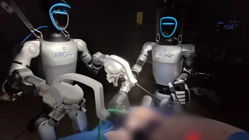 Robôs humanóides fazem cirurgias pela primeira vez na história