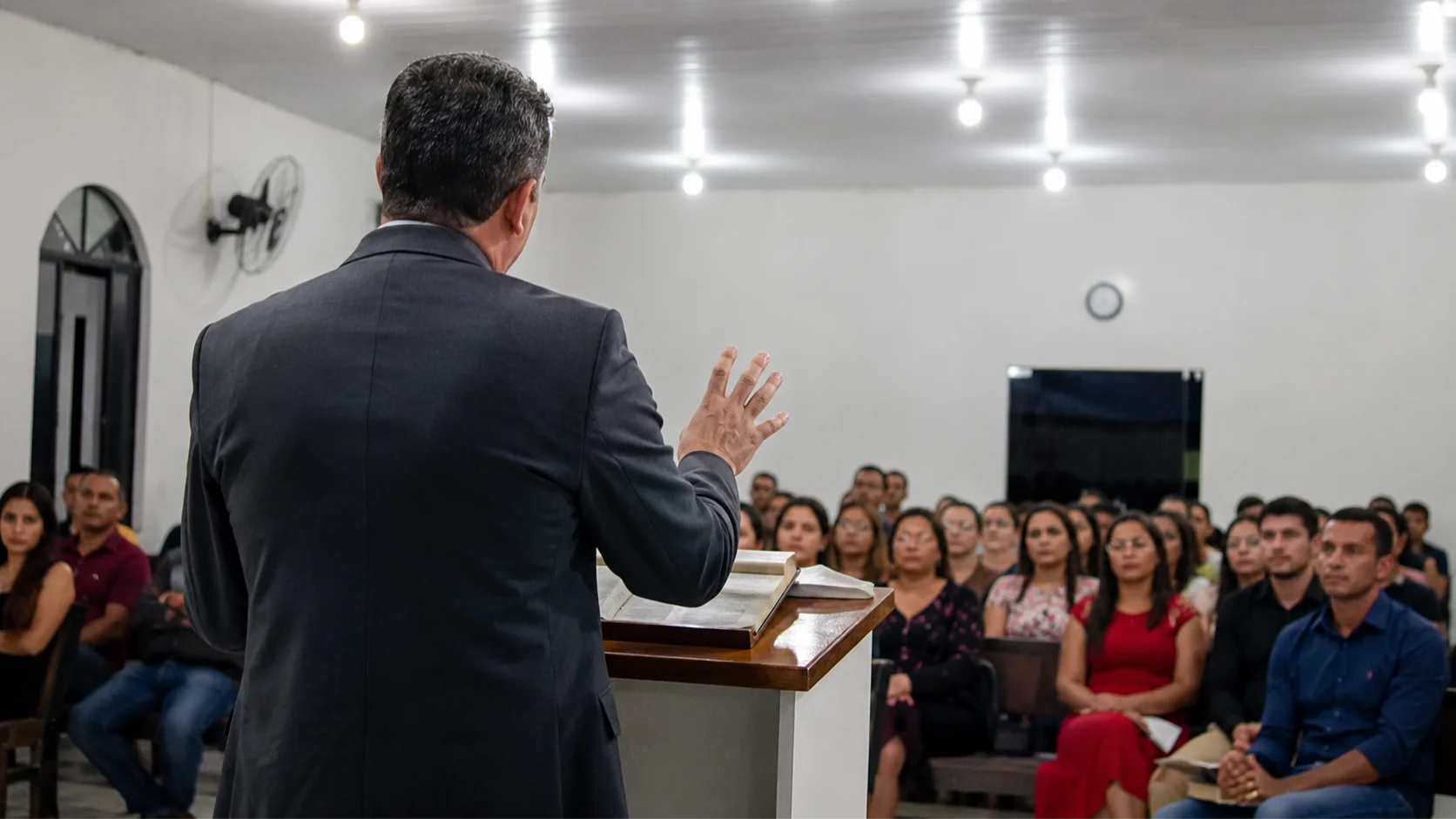 Relevar um segredo é crime? Justiça condena pastor a pagar indenização por expor fiel