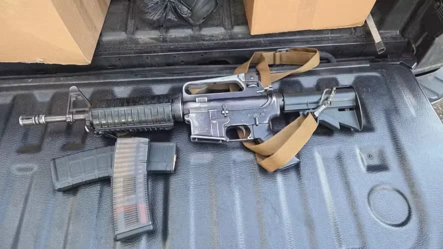 Polícia encontrou fuzil no carro de ex-prefeito durante operação